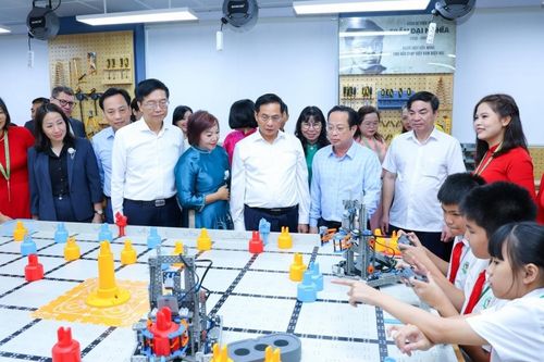 Khánh thành 2 phòng thực hành STEM tại THCS Tây Mỗ và Tây Mỗ 3