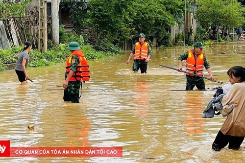 Quốc lộ 7 chìm trong nước lũ, miền Tây Nghệ An bị chia cắt