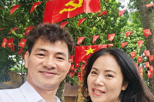 Cục trưởng Xuân Bắc hội ngộ 'vợ ba' Hồng trong 'Sóng ở đáy sông' sau 25 năm