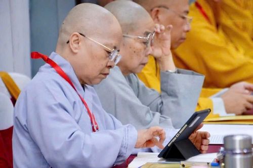 Phật giáo và hành trình thích ứng số với lần đầu thử nghiệm 'hội nghị không giấy'