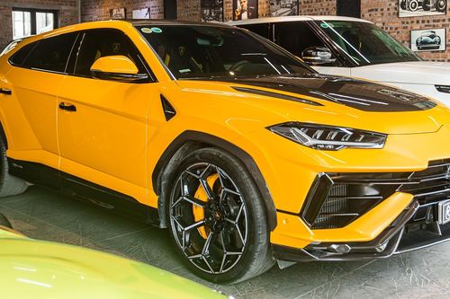 Từng bị lừa mua Rolls-Royce, nữ đại gia Cần Thơ vừa mua tiếp siêu xe Lamborghini