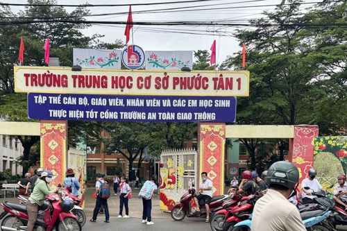 Nhà trường thông báo khẩn, yêu cầu phụ huynh đón 1.300 học sinh về sớm