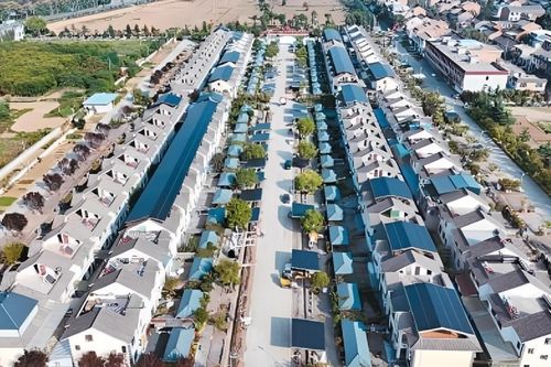 Lắp điện mặt trời mái nhà, cả làng khấp khởi cuối năm được chia tiền