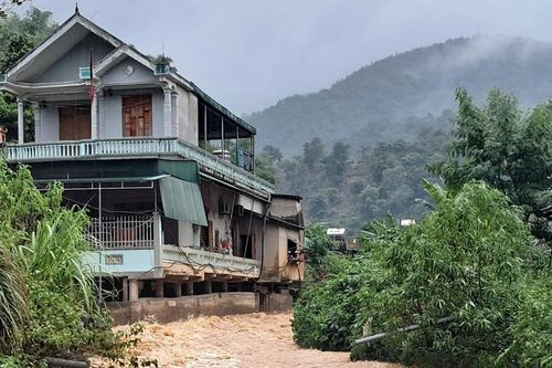 Các xã miền Tây ngập sâu sau bão số 10