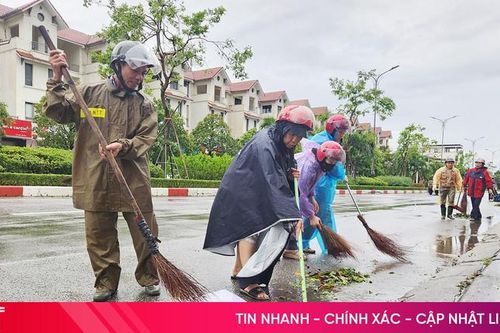 Nhanh tay dọn dẹp phố phường Hà Tĩnh sau bão tố