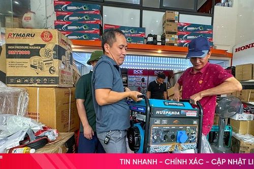 Máy phát điện 'cháy hàng' sau mưa bão