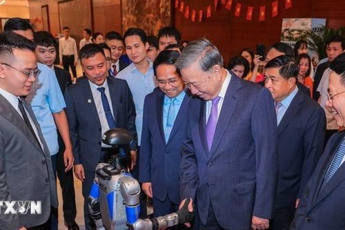 Tổng Bí thư và Thủ tướng dự Lễ kỷ niệm 80 năm ngành bưu chính viễn thông