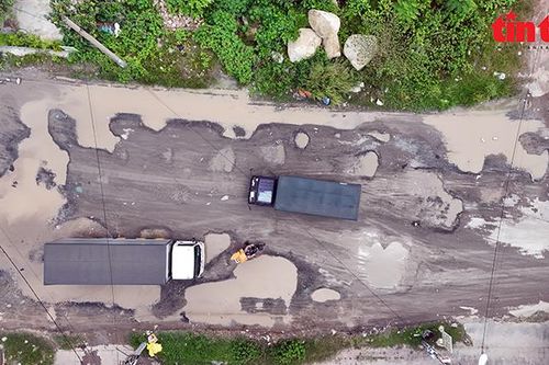 TP Hồ Chí Minh: Đường giao thông ở xã Bà Điểm xuống cấp, đầy 'hố bom'