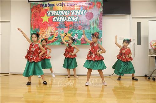 Tưng bừng ngày hội Trung thu của trường Việt ngữ Cây tre ở Nhật Bản
