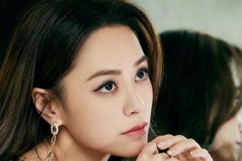 'Ngọc nữ màn ảnh' sụp đổ hình tượng sau 1 đêm vì lộ ảnh riêng tư, cuộc sống hiện tại ra sao?