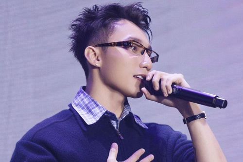 Sơn Tùng hát dưới mưa nhưng vẫn làm một hành động đầy tinh tế, nghe xong ai cũng xuýt xoa!