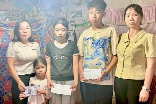 Ninh Bình: TYM - Chi nhánh Hải Hậu, Hội LHPN xã Hải Thịnh thăm gia đình hội viên tử vong do bão số 10