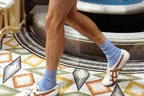 Onitsuka Tiger hợp tác Versace ra mắt 8 mẫu giày có thiết kế đặc biệt ấn tượng