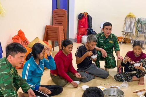Lan tỏa hơi ấm tại nơi ẩn trú giữa tâm bão Hà Tĩnh