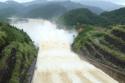 Từ 15h30 ngày 29/9, tăng lưu lượng xả lũ hồ chứa thủy điện Cẩm Thủy 1