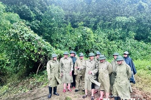 Phó Chủ tịch UBND tỉnh Đầu Thanh Tùng kiểm tra công tác ứng phó với bão số 10 tại xã Ngọc Liên