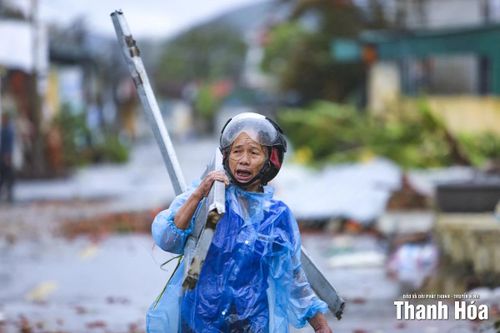 Hàng trăm ngôi nhà ở Hoằng Giang tốc mái, thiệt hại nặng nề
