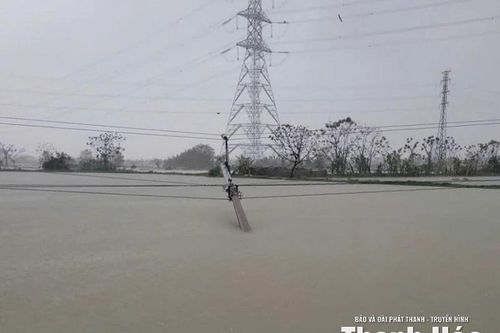 Khẩn trương khắc phục sự cố, sớm cấp điện trở lại cho khách hàng