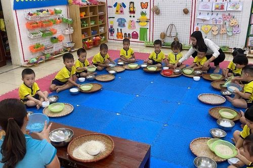 Công nhân, người lao động thấp gửi trẻ mầm non ở đâu để đảm bảo an toàn, tốt, rẻ?
