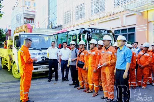 Công ty Điện lực Điện Biên xuất quân hỗ trợ tỉnh Hà Tĩnh khắc phục lưới điện
