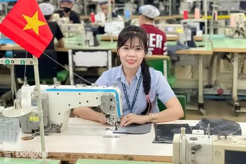 Doanh nghiệp, người lao động thi đua chào mừng Đại hội Đảng bộ tỉnh