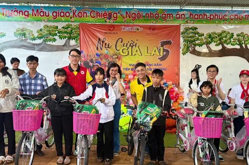 'Nụ cười Gia Lai lần 5' mang Trung thu ấm áp đến trẻ em xã Kon Chiêng