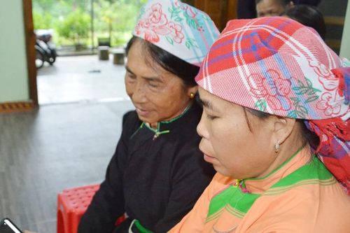 Cán bộ, đảng viên vùng cao, biên giới theo dõi Đại hội đại biểu Đảng bộ tỉnh lần thứ I qua sóng trực tiếp