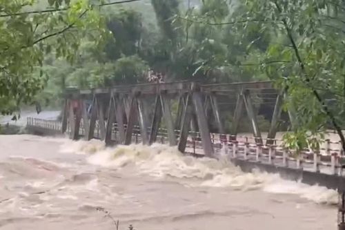 Lào Cai thiệt hại khoảng 15 tỷ đồng do mưa lớn, dông lốc