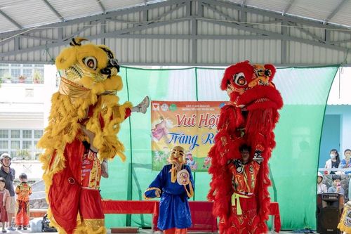 Mang niềm vui Trung thu đến 400 trẻ em Thuận Hòa