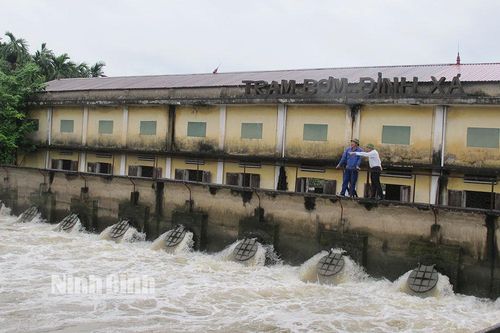 Công ty KTCTTL Hà Nam vận hành 90 máy bơm tiêu úng
