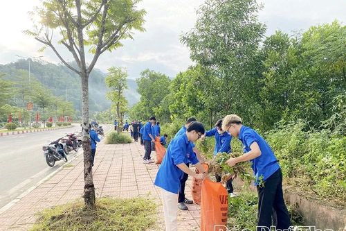 Tuổi trẻ phường Hòa Bình xung kích, tình nguyện
