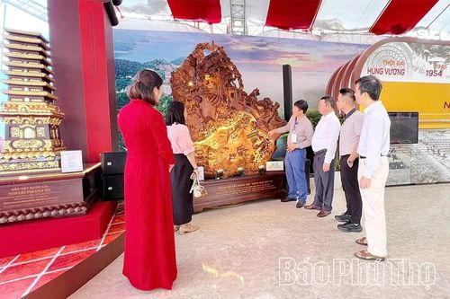 Kiệt tác 'Làng quê Đất Tổ' tỏa sáng trong ngày hội lớn