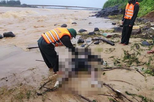 Phát hiện thi thể người đàn ông trôi dạt vào bờ biển Cửa Tùng
