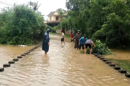 Nhiều địa phương mất điện do ảnh hưởng bão số 10