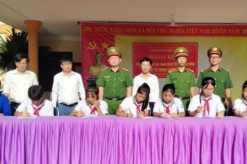 Đa dạng hình thức tuyên truyền về bảo đảm an toàn giao thông