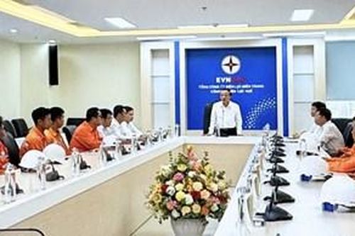 Cử đội xung kích hỗ trợ khắc phục lưới điện tại Quảng Trị sau bão số 10
