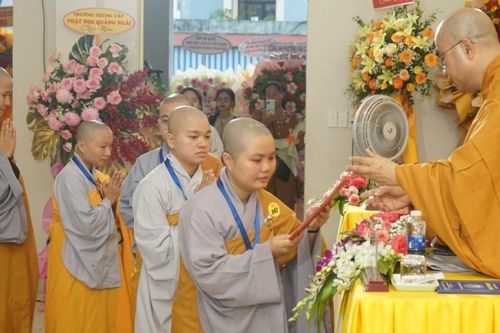 Đà Nẵng: Trường Trung cấp Phật học cấp phát văn bằng tốt nghiệp và khai giảng năm học mới