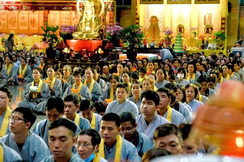 Cúng thí thực vào buổi trưa