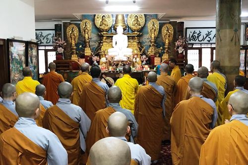 Ấn Độ: Tăng Ni Đại học Delhi tập trung Bố-tát tại Trung tâm Phật giáo Thế giới (World Buddhist Center)