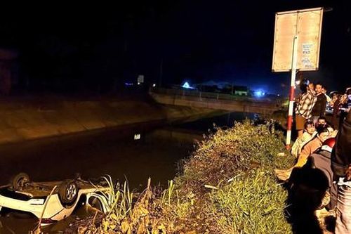 Đắk Lắk: Ô tô lật xuống mương ven quốc lộ, thanh niên 24 tuổi tử vong thương tâm