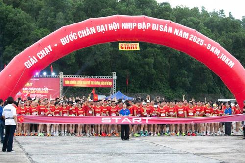Bí thư Thành ủy Hải Phòng tham gia Giải chạy 'Bước chân Đại hội – Nhịp đập Di sản 2025'