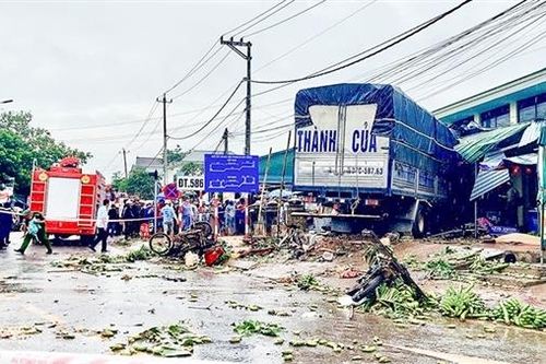 Chợ ven đường - nỗi ám ảnh kép trên quốc lộ 9