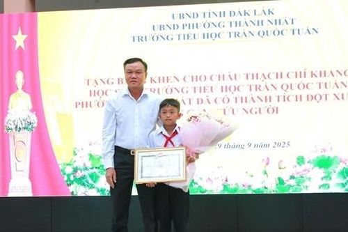 Dũng cảm cứu bạn trong vụ thảm án, một học sinh được Chủ tịch tỉnh tặng Bằng khen