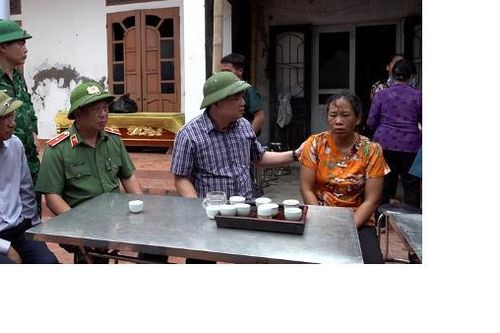Thăm hỏi, động viên, hỗ trợ người dân Thái Thụy thiệt hại nặng nề sau bão
