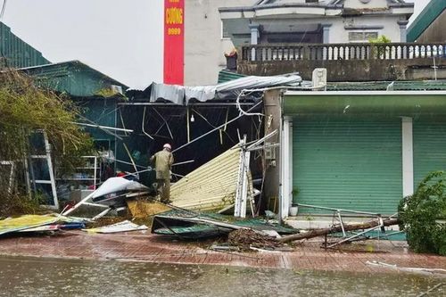 Bão số 10 gây thiệt hại nặng cho Nghệ An, Hà Tĩnh