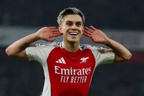 Arsenal thu hẹp khoảng cách với Liverpool