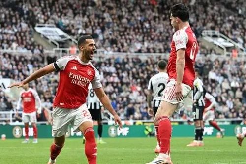 Arsenal chấm dứt 3 trận thua liên tiếp tại St James' Park
