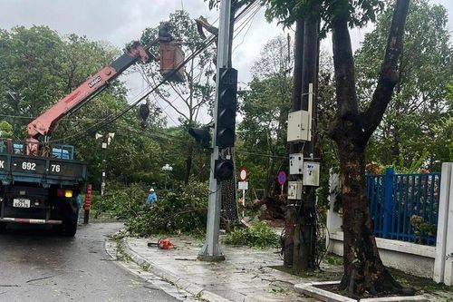 Bão Bualoi gây thiệt hại nặng nề: 12 người tử vong, 17 ngư dân mất tích