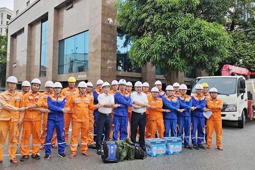 Gần 550 cán bộ điện lực ở phía Bắc vào Nghệ An khắc phục điện lưới