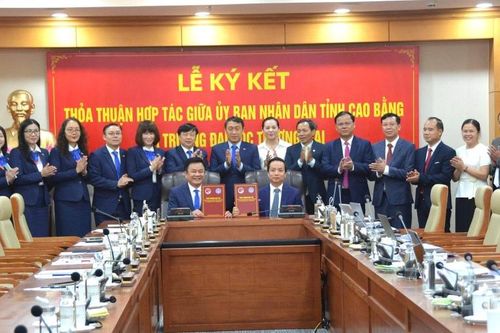 UBND tỉnh và Trường Đại học Thương mại ký kết thỏa thuận hợp tác về đào tạo, nghiên cứu khoa học, chuyển giao công nghệ